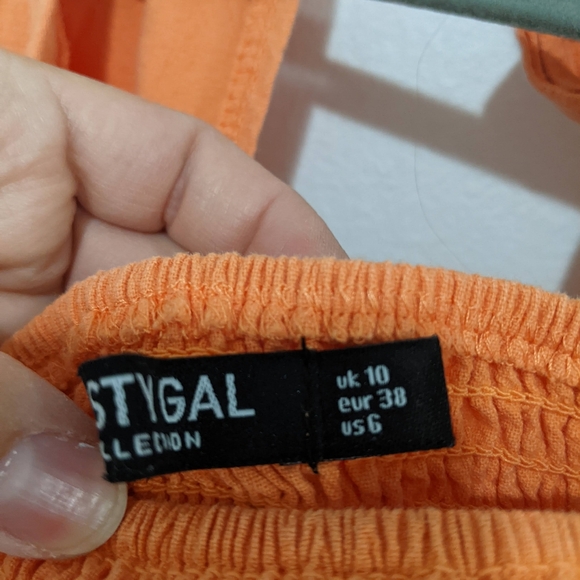 Nasty Gal orange linen cropped shirred balloon sleeve blouse with tie back - Picture 2 of 3